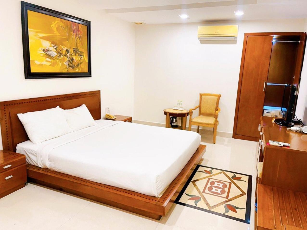 Tan Hoang Long Hotel Ho Chi Minh City Bagian luar foto