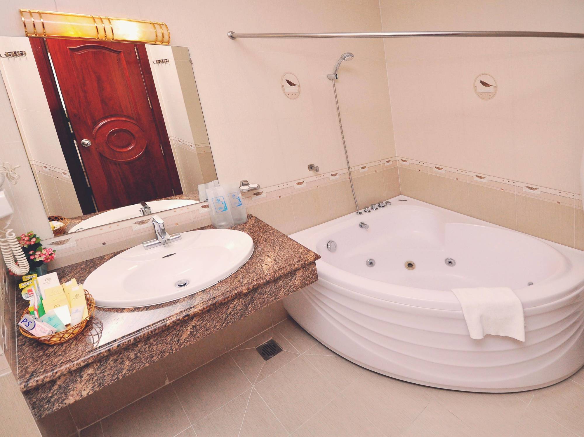 Tan Hoang Long Hotel Ho Chi Minh City Bagian luar foto
